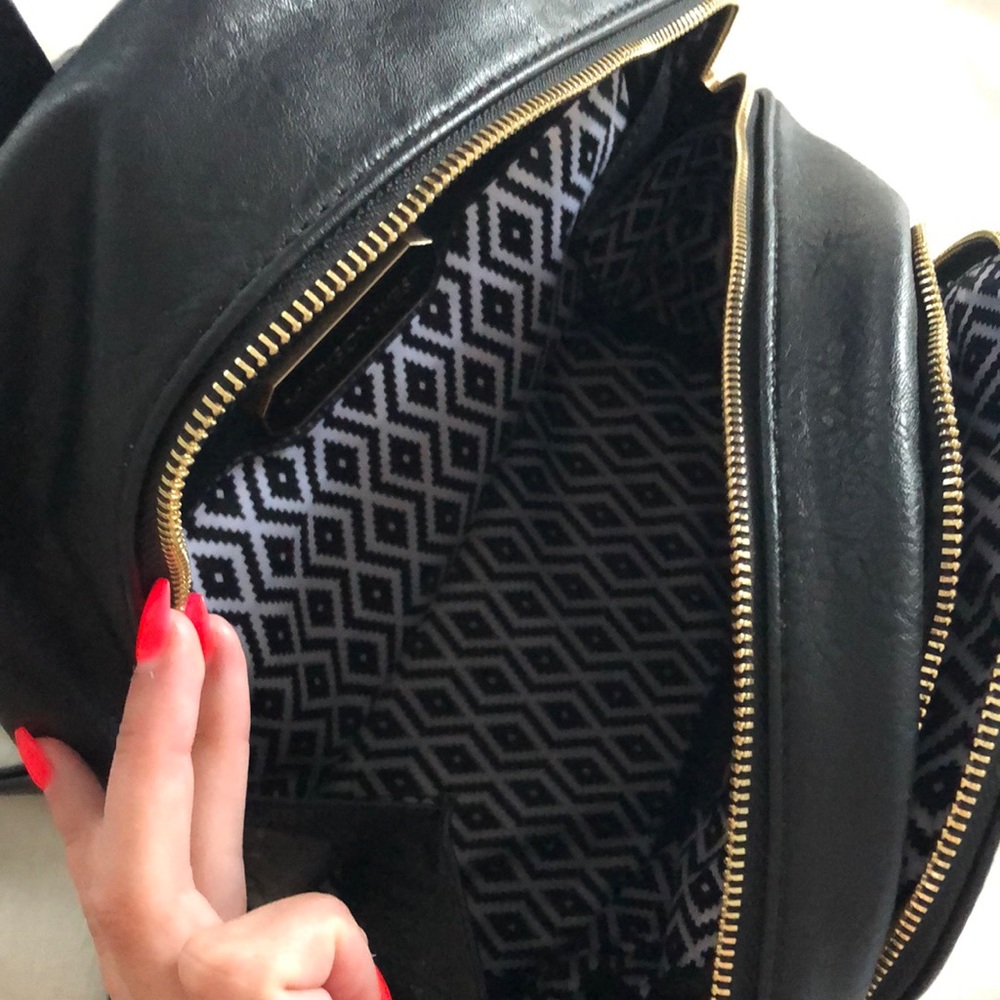 black backpack - Picture 4 of 4
